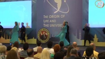 محاضرة ألتوج بيركر خلال المؤتمر الدولي الذي عقدته TBAV (مؤسسة البحث العلمي والتقني) حول أصل الحياة والكون في فندق كونراد البوسفور، في إسطنبول بتاريخ 24 أغسطس 2016.