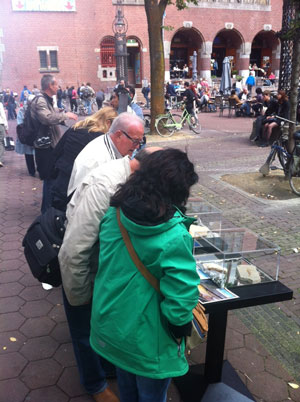 Amsterdam Beursplein'de Kitap ve Fosil Sergisi Gerçekleşti