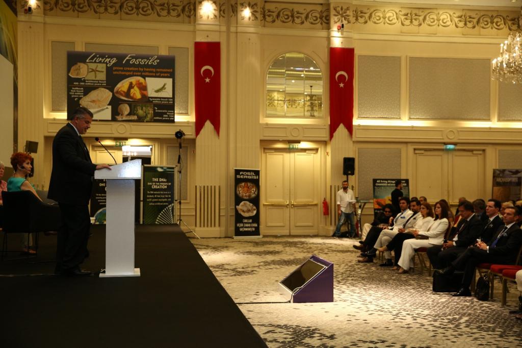 Conrad Bosphorus İstanbul'da Teknik Bilim Araştırma Vakfı tarafından düzenlenen Yaşamın ve Evrenin Kökeni Konferansı (24 Ağustos 2016)