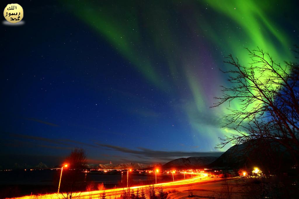 Aurora Parçaçıkların Dünya'ya Ulaşan Yerlerinde Görülür