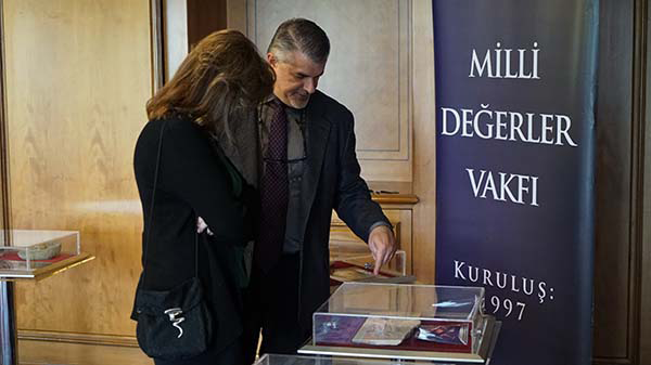 İstanbul’da Gerçekleşen Uluslararası Hayatın Kökeni Konferansında Düzenlenen Fosil Sergisi 