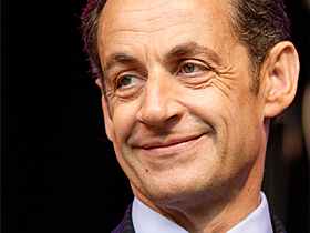 Nicholas  Sarkozy yaratılışı destekliyor