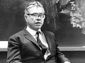 Prof. Fred Hoyle'un Evrenin bir Başlangıcı Olduğu ile İlgili İtirafı