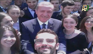 Başbakan Erdoğan Hanımlarla Fotoğraf Çektirdi