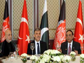 Afganistan ve Pakistan liderleri Türkiye'nin öncülüğünde biraraya geldi
