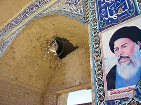 La destruction de la coupole et du mur de la mosqu