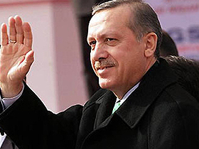 Gaziantep'te kardeşlerimiz, Recep Tayyip Erdoğan'ın mitinginde 'Türk-İslam Birliği' istiyoruz pankartı açtılar.
