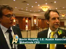 Arthur Bayhan, J.E. Austin Associates Inc. Şirketinde Kıdemli Politika Danışmanı ve Kevin Murphy, J.E. Austin Associates Inc. Şirketinde CEO
