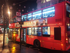 Londra'da otobüslerde Harun Yahya'nın "Karanlık Tehlike: Bağnazlık"   kitabının ilanı