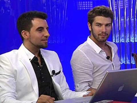Onur Yıldız, Erkan Seyhan, Kartal Göktan, Furkan Palalı ve Esra Hanım'ın A9 TV ve Kocaeli TV'deki canlı sohbeti (1 Temmuz 2011; 22:00)