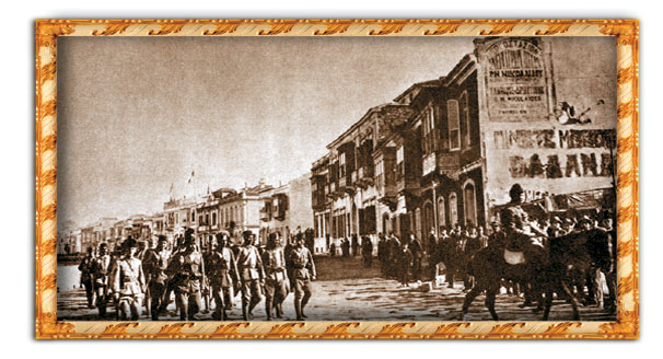 Türk Ordusu İzmir'e giriyor (9 Eylül 1922).