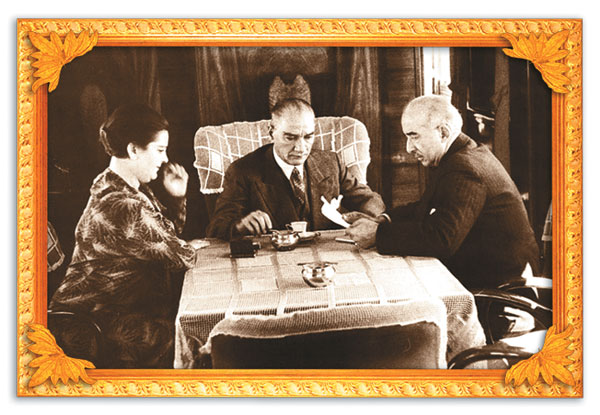 Atatürk istişare ederken