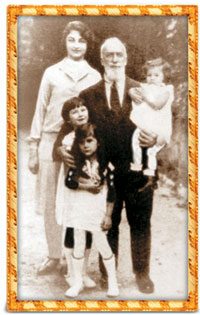 1Son Halife Abdülmecit,  kızı ve torunları ile birlikte
