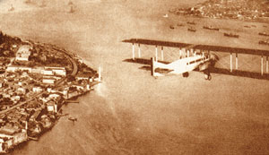 işgal sırasında İstanbul semalarında bir Fransız uçağı 