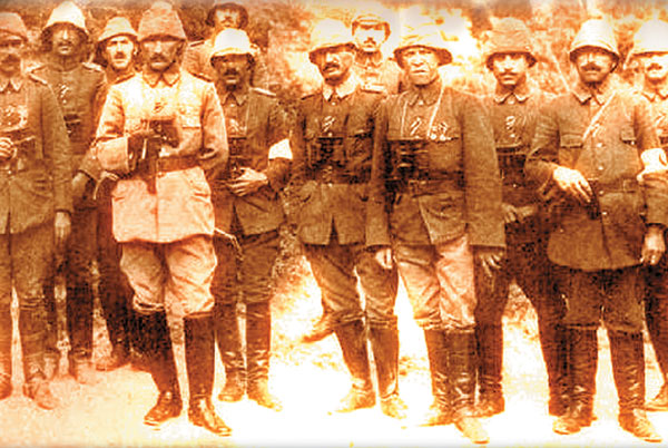 Mustafa Kemal Çanakkale Siperlerinde