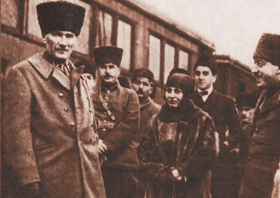 Halide Edip, Gazi Mustafa Kemal Paşa ile Gebze istasyonunda (17 Ocak 1923)